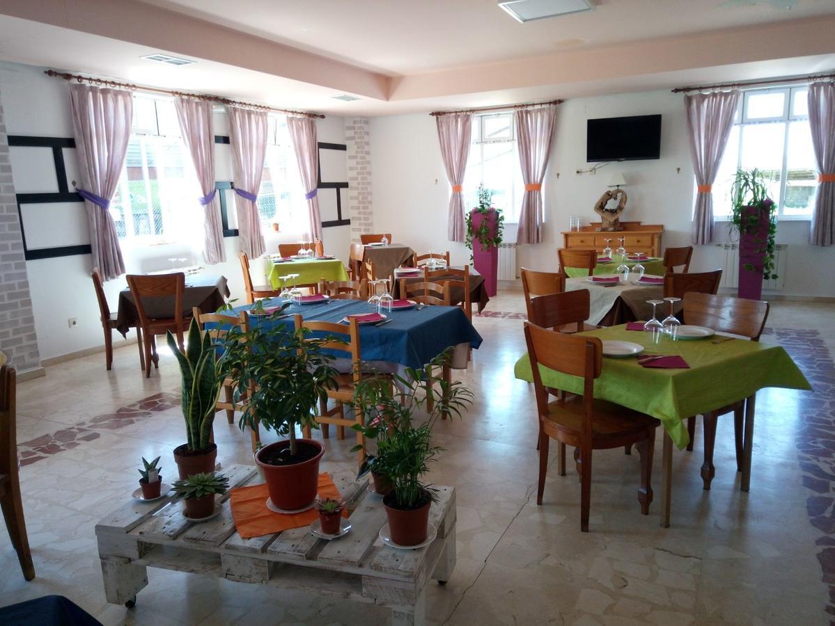 Hostal El Tropezon Matallana de Valmadrigal Esterno foto