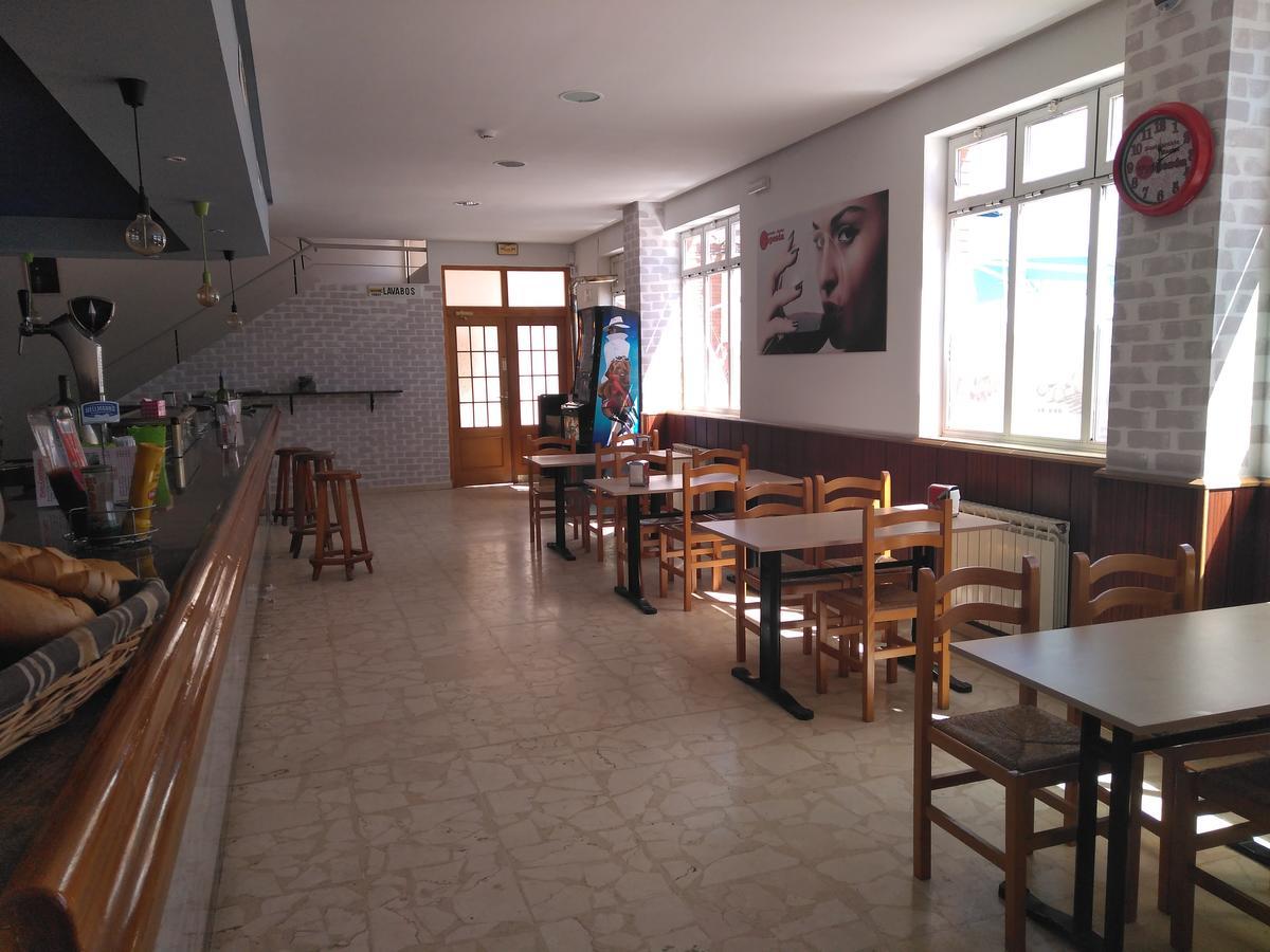 Hostal El Tropezon Matallana de Valmadrigal Esterno foto