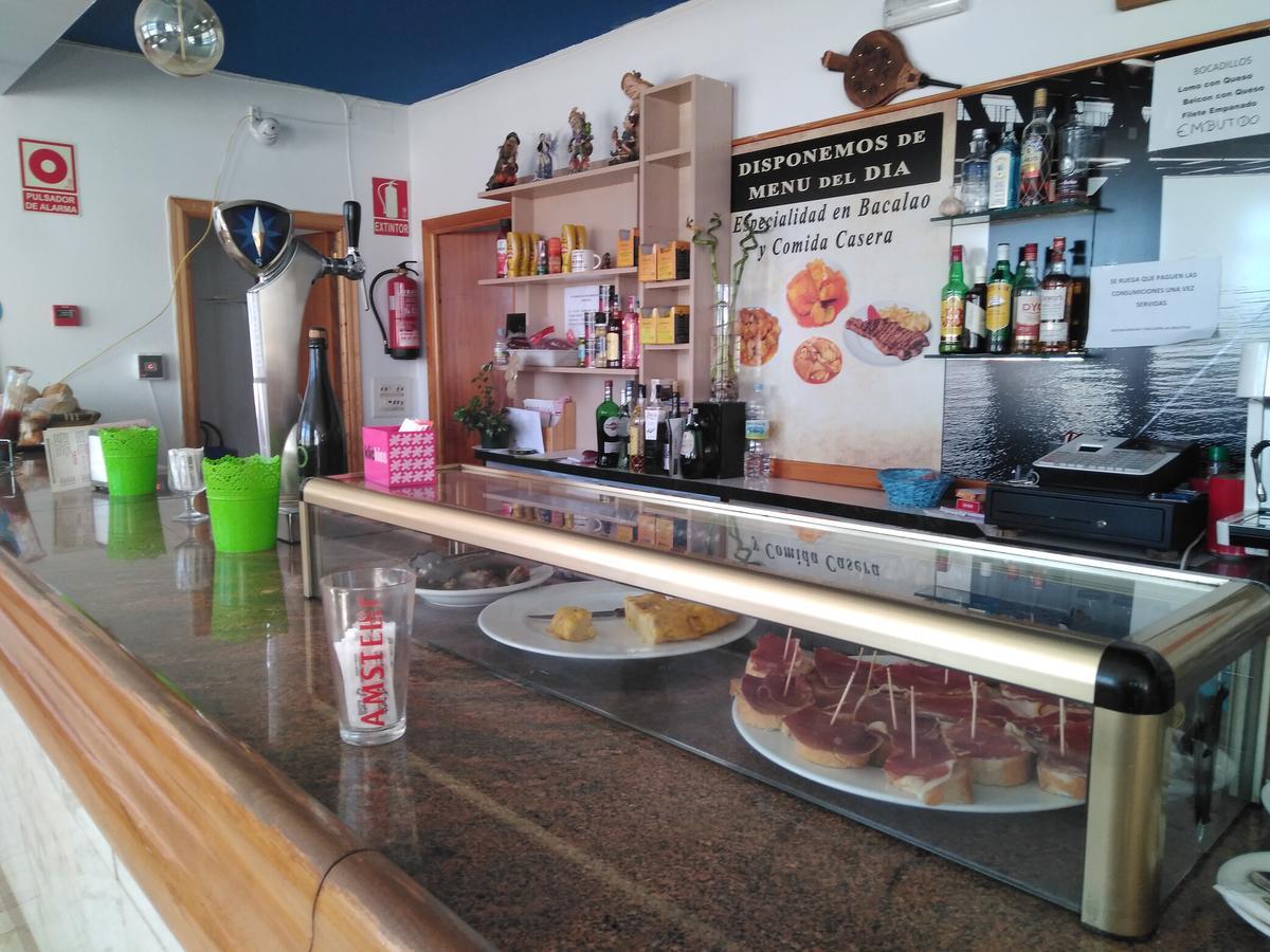 Hostal El Tropezon Matallana de Valmadrigal Esterno foto
