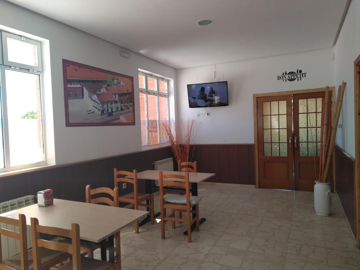 Hostal El Tropezon Matallana de Valmadrigal Esterno foto