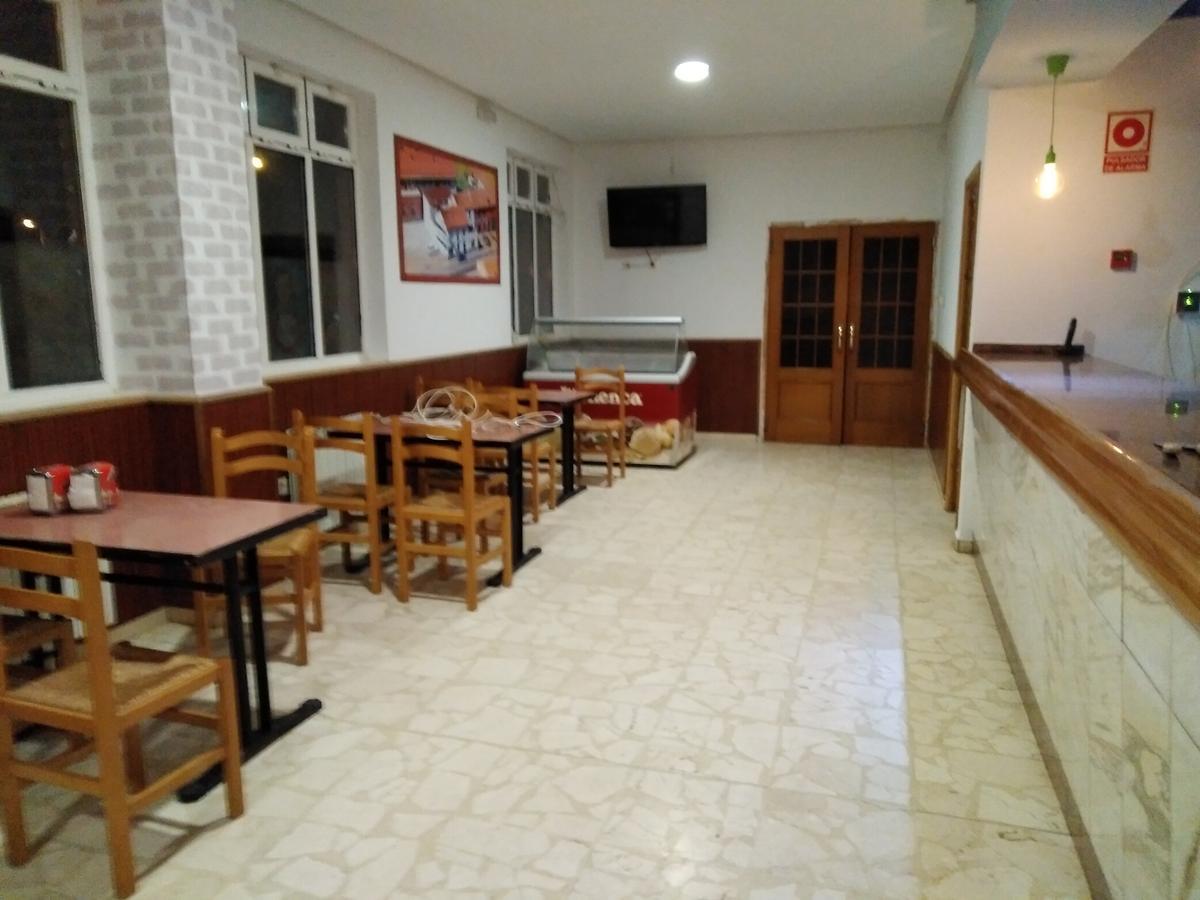 Hostal El Tropezon Matallana de Valmadrigal Esterno foto