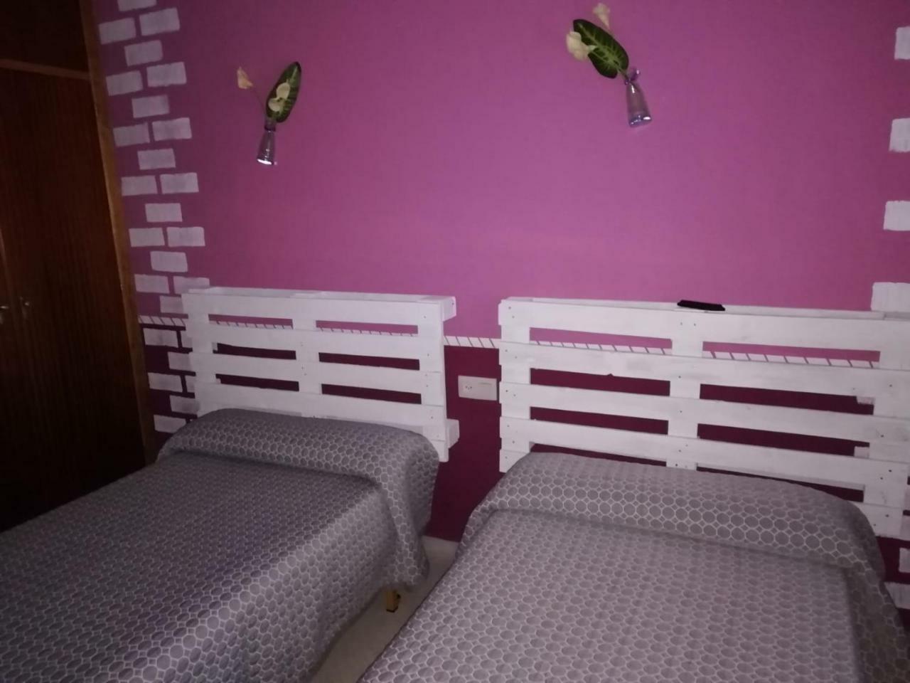 Hostal El Tropezon Matallana de Valmadrigal Esterno foto