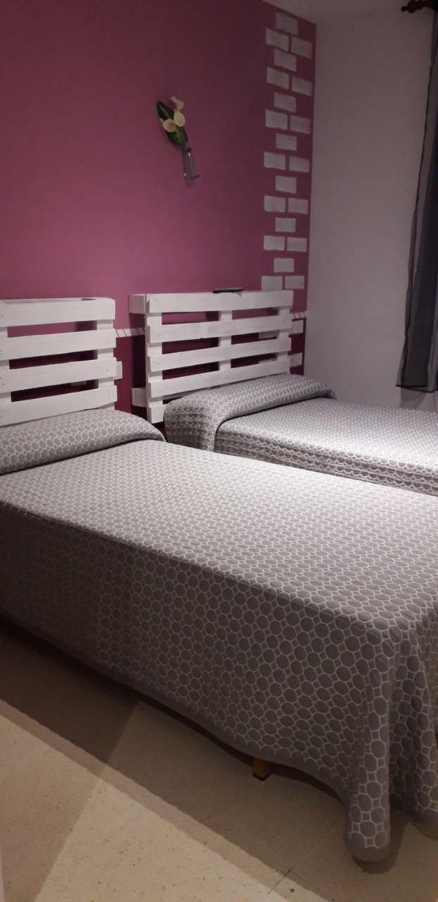 Hostal El Tropezon Matallana de Valmadrigal Esterno foto