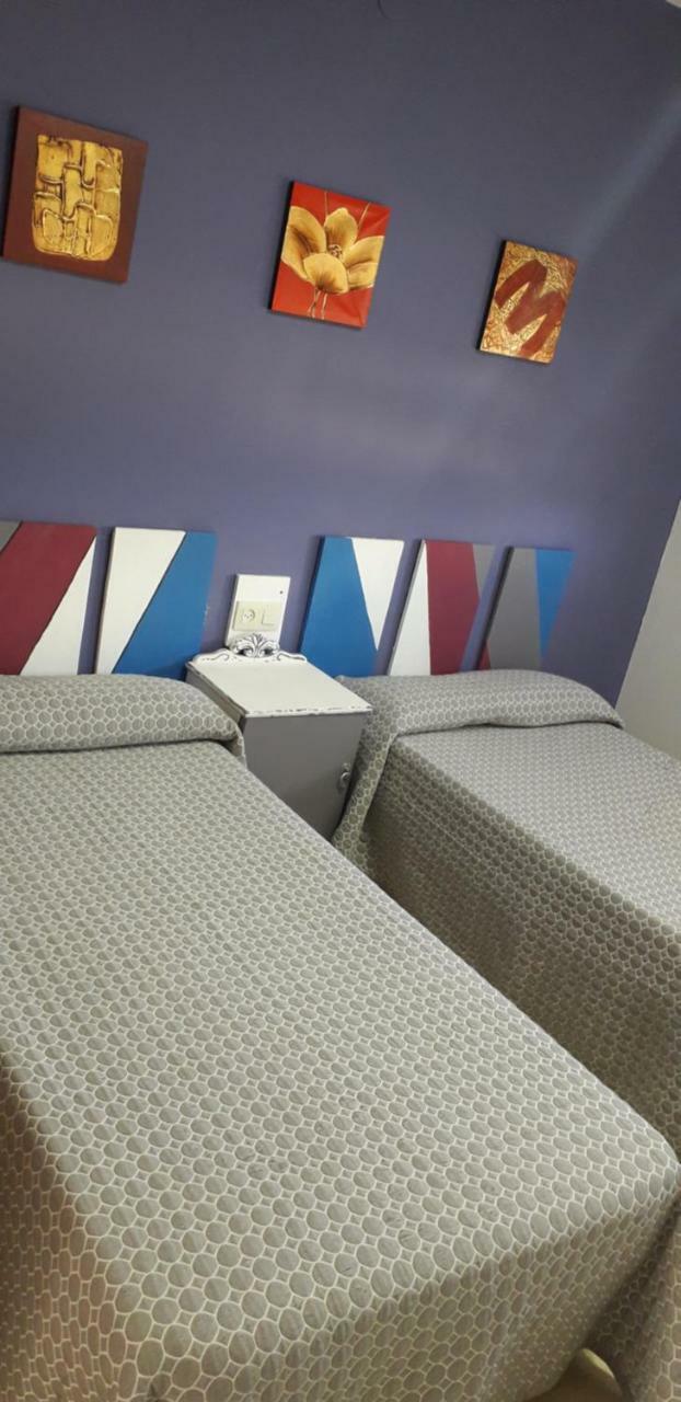 Hostal El Tropezon Matallana de Valmadrigal Esterno foto